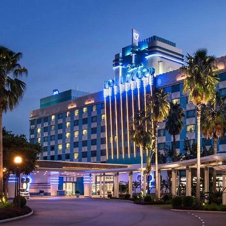 Disney'S Hollywood Hotel Hong Kong Bagian luar foto Hilton Dubai