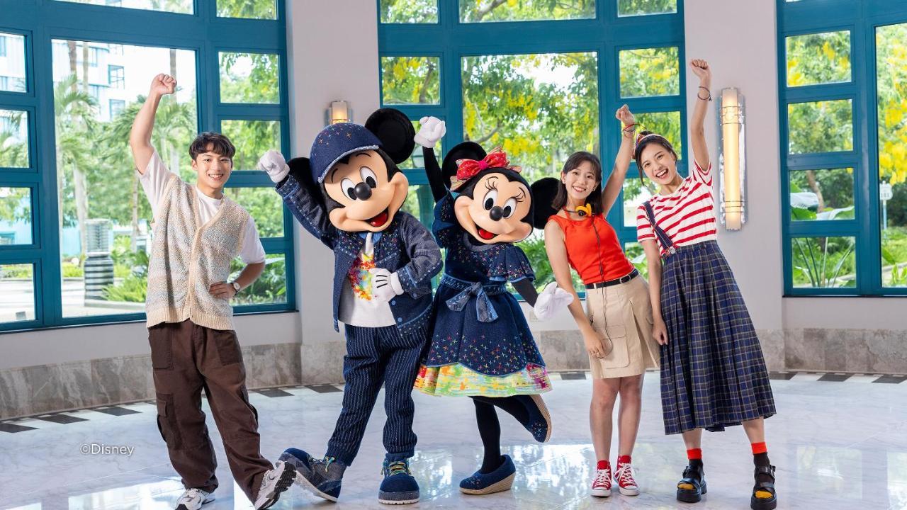 Disney'S Hollywood Hotel Hong Kong Bagian luar foto The cast of the 2019 series