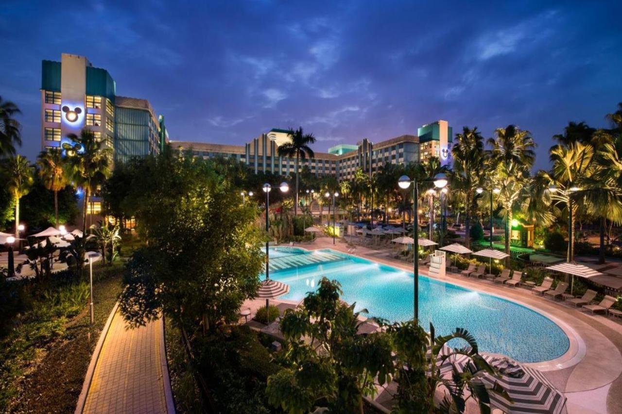 Disney'S Hollywood Hotel Hong Kong Bagian luar foto The Royal Garden Hotel