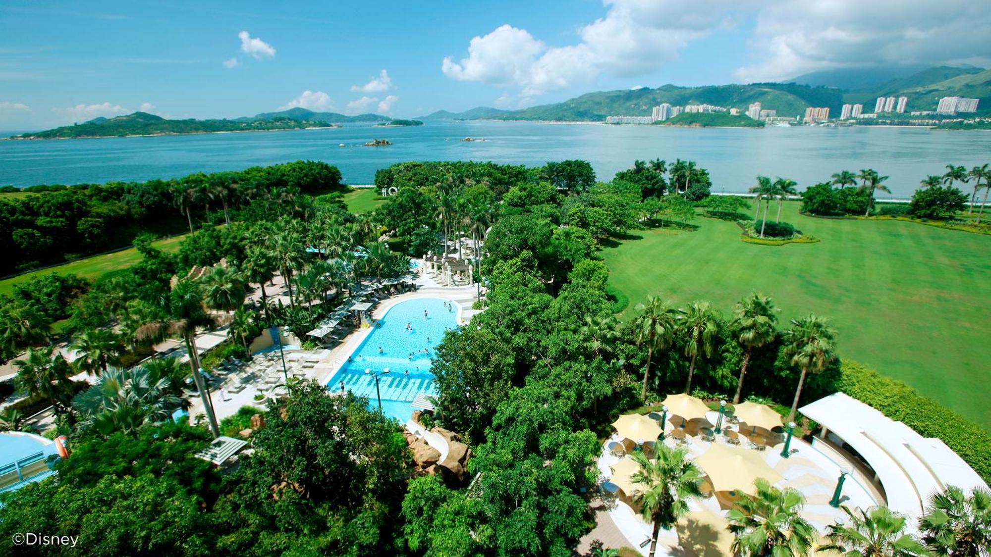Disney'S Hollywood Hotel Hong Kong Bagian luar foto The lawn at the Clearwater Bay Golf and Country Club