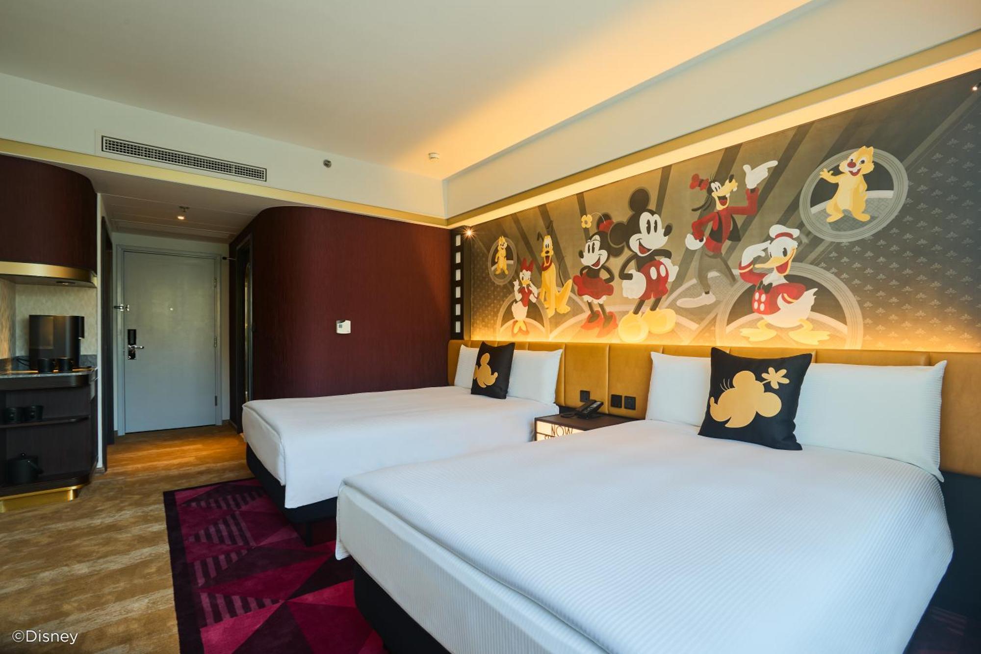 Disney'S Hollywood Hotel Hong Kong Bagian luar foto A room at the hotel