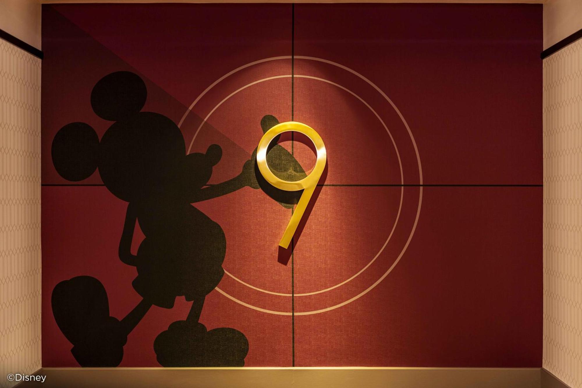 Disney'S Hollywood Hotel Hong Kong Bagian luar foto The logo of Studio 9