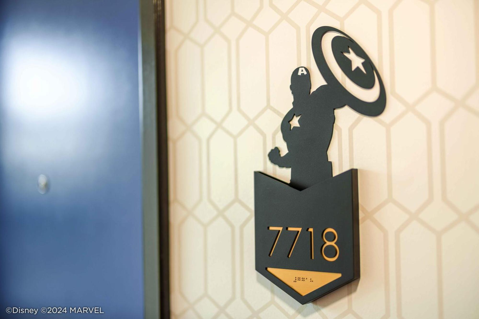 Disney'S Hollywood Hotel Hong Kong Bagian luar foto A room sign at the hotel