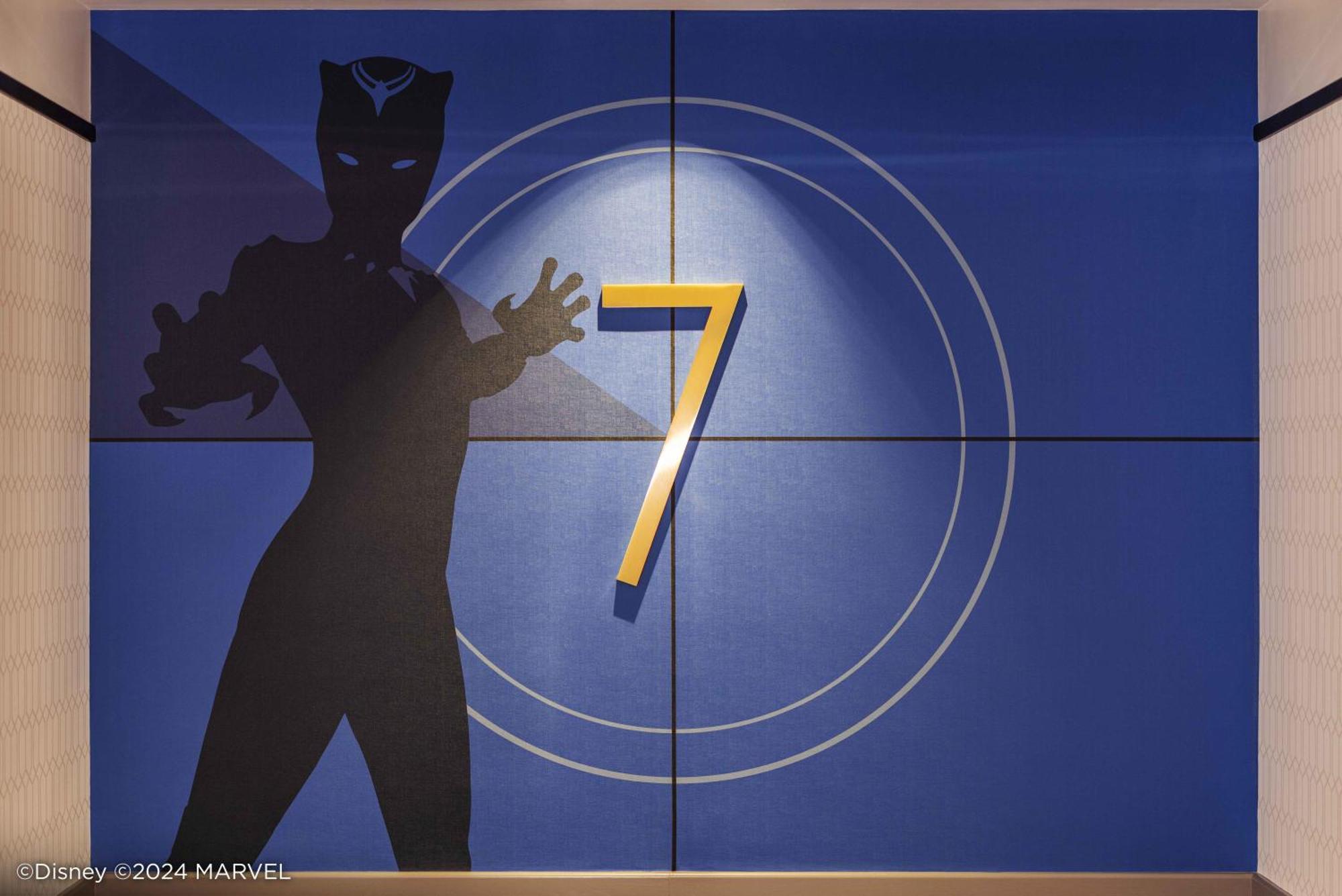 Disney'S Hollywood Hotel Hong Kong Bagian luar foto The Power Rangers 7 logo